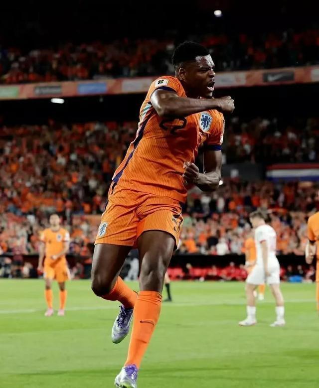 转会期体能课后,切尔西状态回暖备战足总杯,引发热议,团队化学反应显著(切尔西停训的原因有哪些) 转会期体能课后,切尔西状态回暖备战足总杯,引发热议,团队化学反应显著(切尔西停训的原因有哪些)