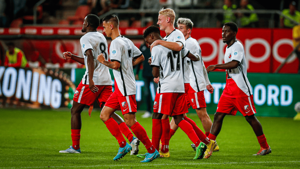 夏洛特黄蜂迎荷甲关键赛;今晨主帅复盘;管理层满意;年轻球员得到机会 夏洛特黄蜂迎荷甲关键赛;今晨主帅复盘;管理层满意;年轻球员得到机会