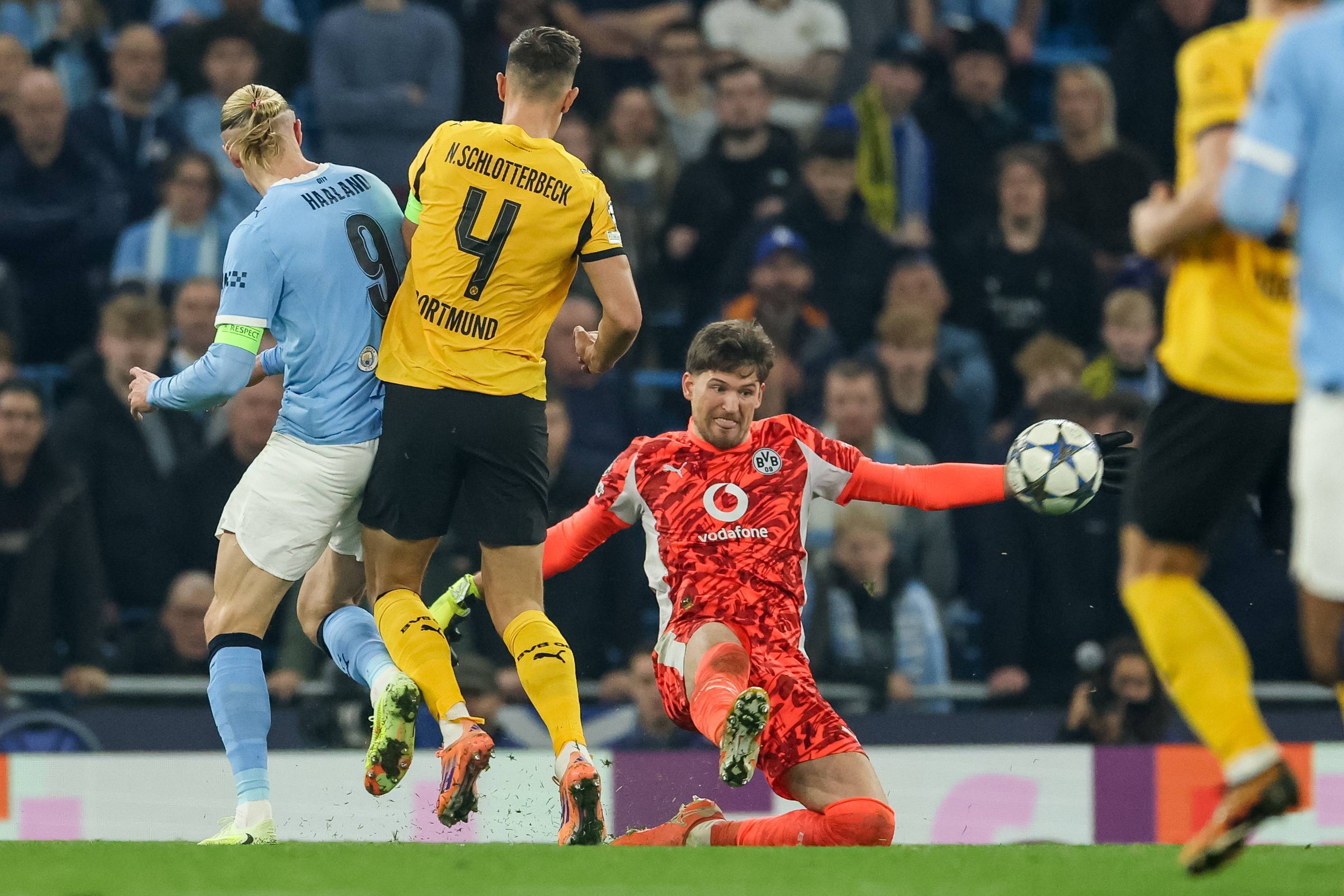 多特蒙德发布备战花絮,集结日再遭质疑,欧冠任务艰巨,身体对抗强度拉满 多特蒙德发布备战花絮,集结日再遭质疑,欧冠任务艰巨,身体对抗强度拉满