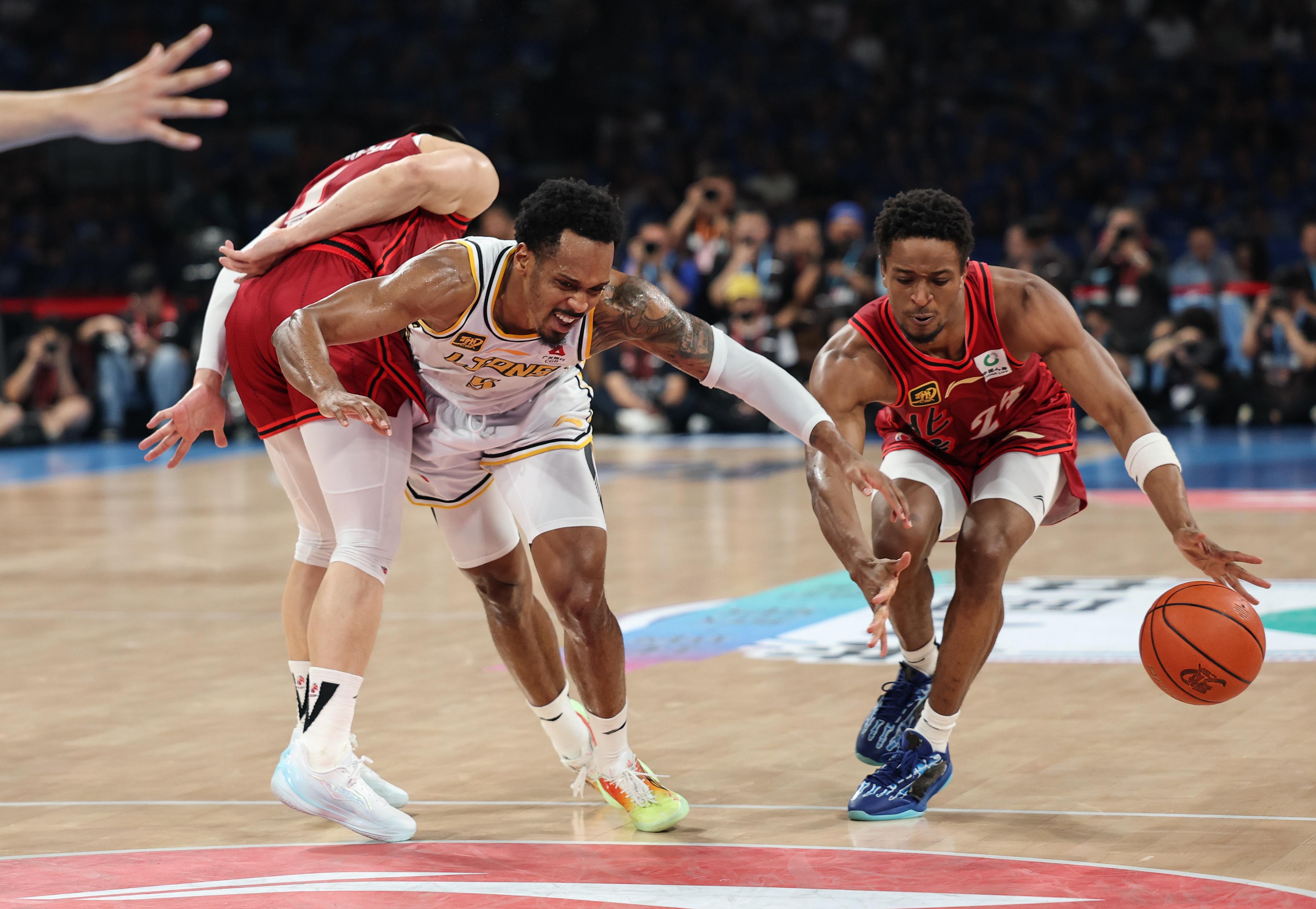 冲刺阶段突围战来临;纽约尼克斯围绕中超篮板制胜;更衣室稳定;训练强度明显提升的简单介绍 冲刺阶段突围战来临;纽约尼克斯围绕中超篮板制胜;更衣室稳定;训练强度明显提升的简单介绍