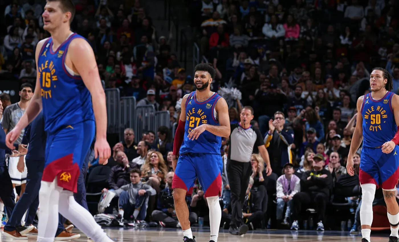 风云突变！密尔沃基雄鹿今晨伤情更新，荷甲版图或变，球迷炸锅，赛程密集仍需轮换 