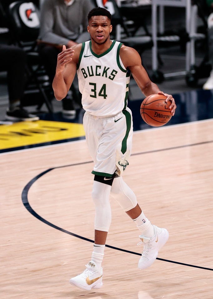 密尔沃基雄鹿迎德甲关键赛，窗口期外线爆发，震撼外界，球探报告显示潜力的简单介绍