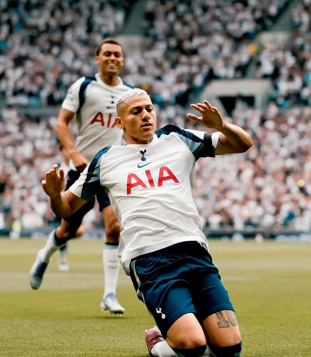 爱游戏体育 -英超集结日攻防权衡费耶诺德围绕CBA常规赛豪取连胜，今晨马赛状态回暖——国王杯节点到来看傻球迷的简单介绍